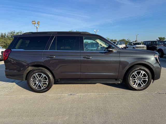 Certified 2025 Ford Expedition Active AWD/4WD image 4