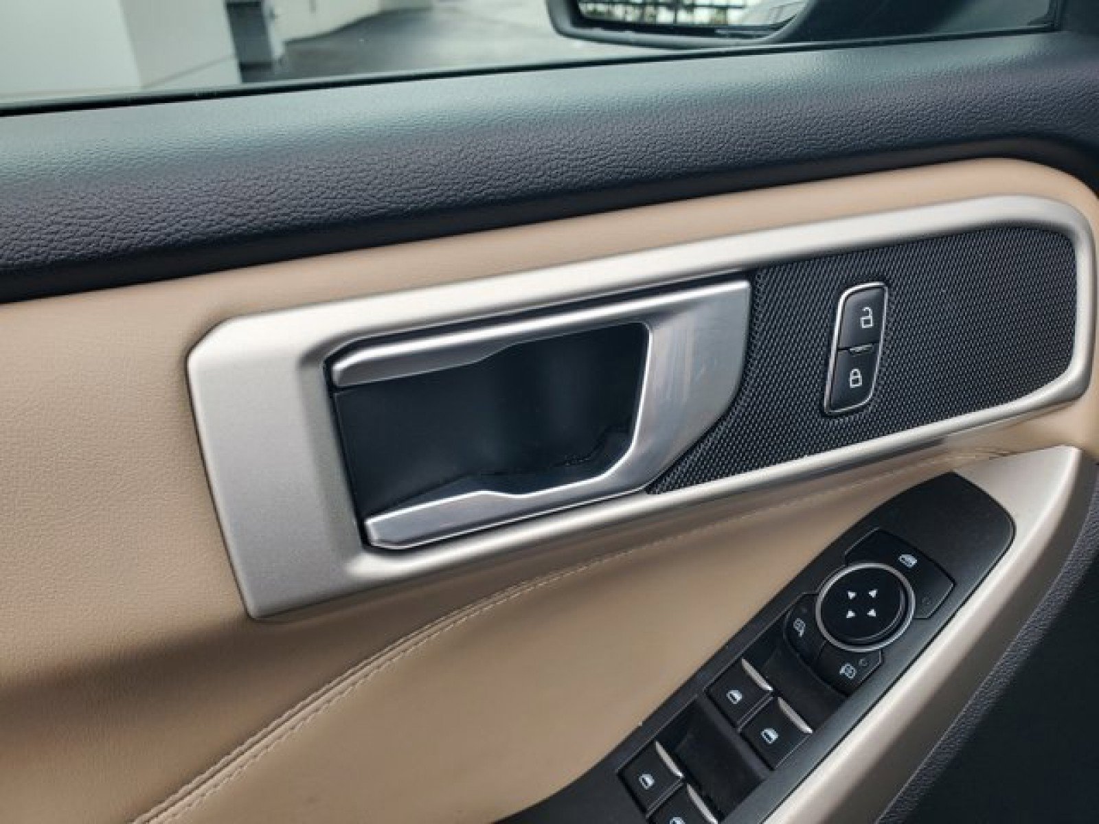 Certified 2022 Ford Explorer XLT w/ Equipment Group 202A image 15