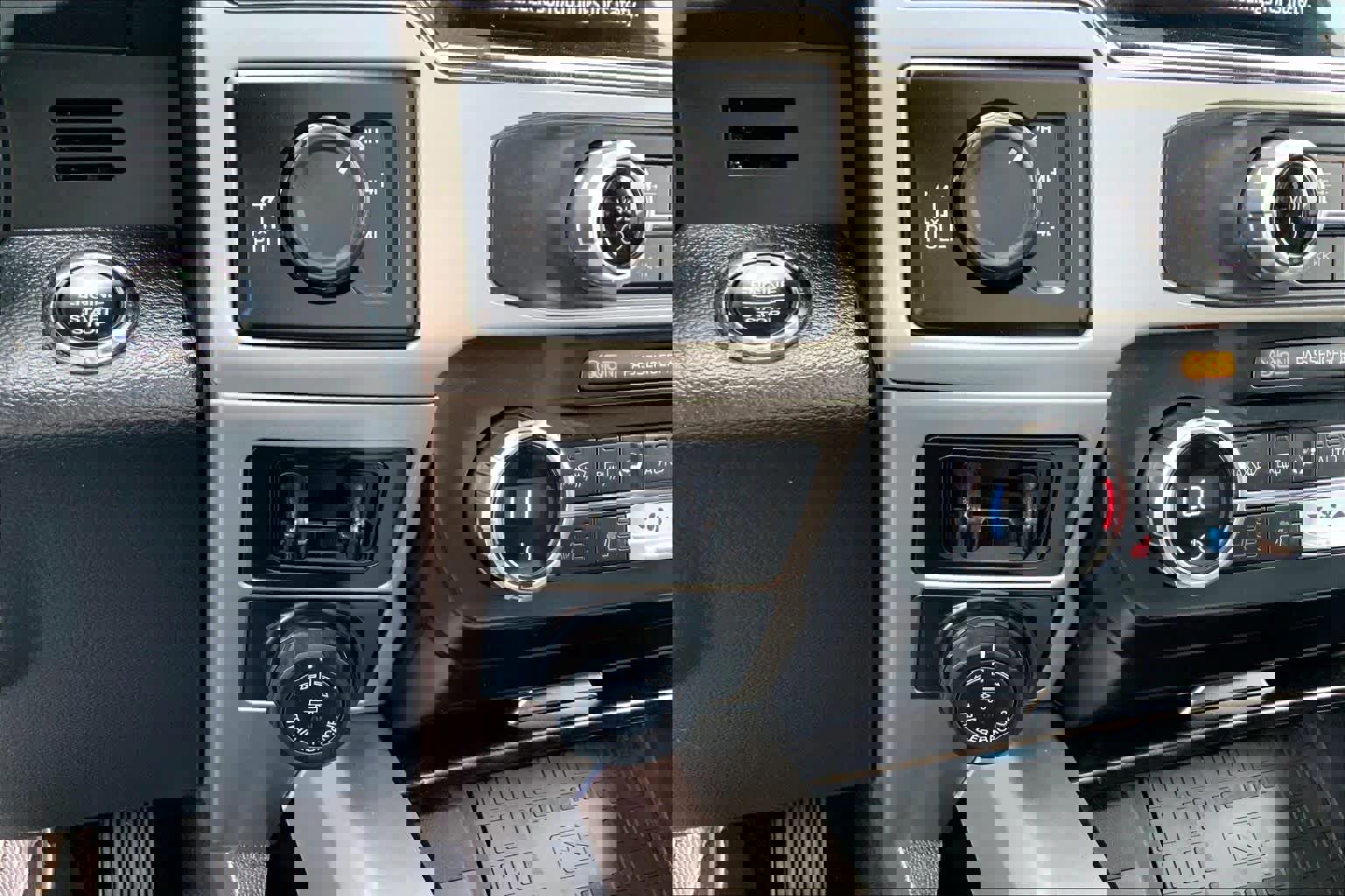 Certified 2022 Ford F350 Lariat w/ Lariat Ultimate Package image 33