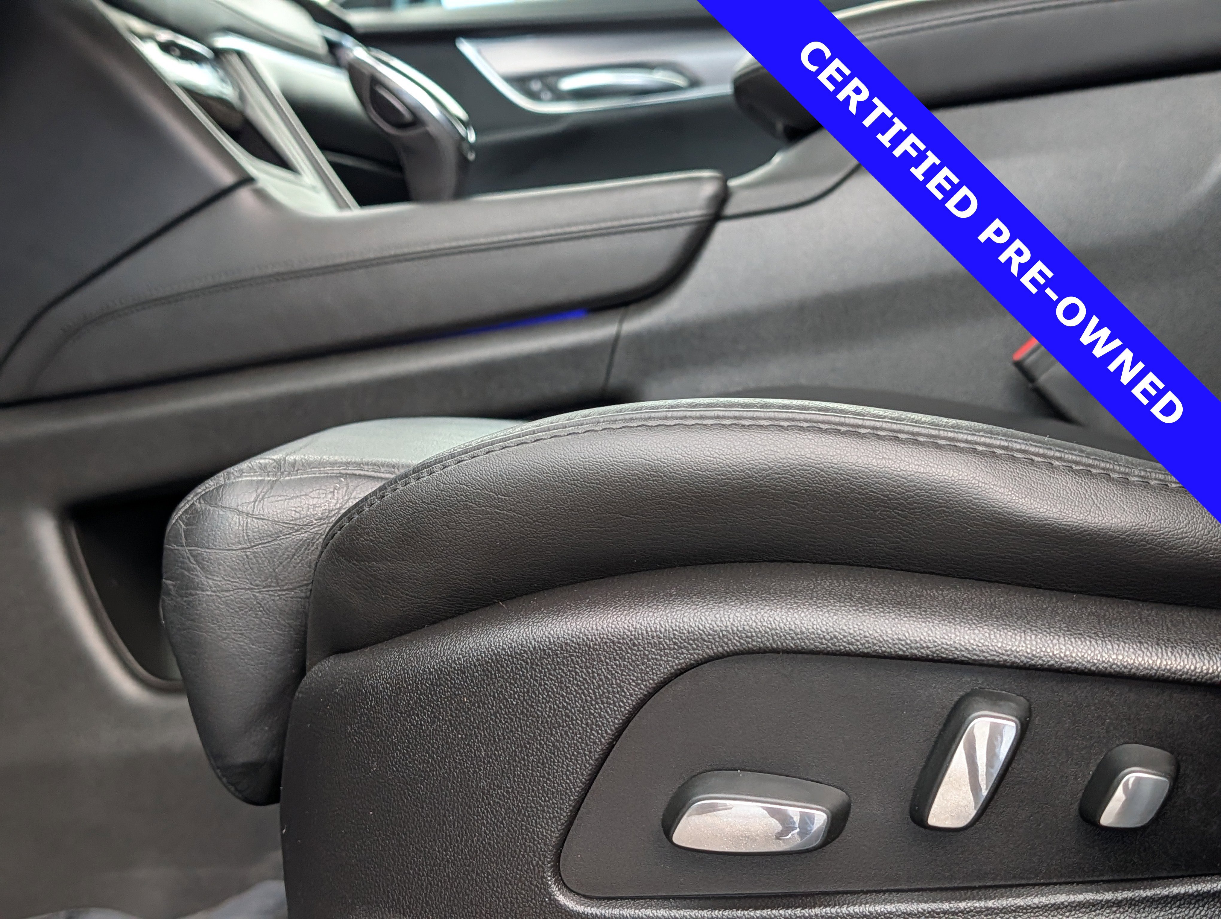 Used 2017 Cadillac XT5 Luxury w/ Driver Awareness Package FWD image 23