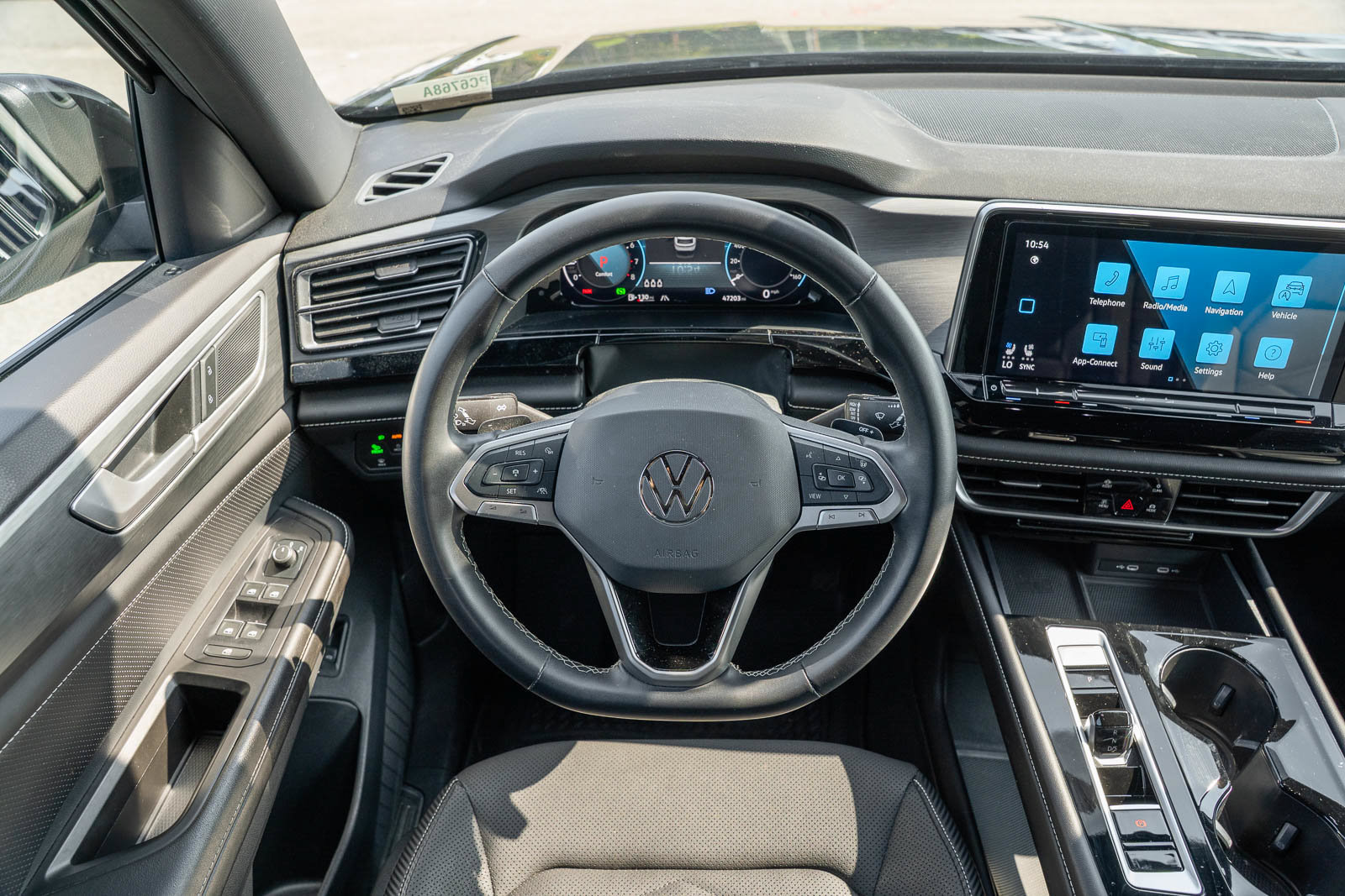 Used 2024 Volkswagen Atlas Cross Sport SE FWD image 26
