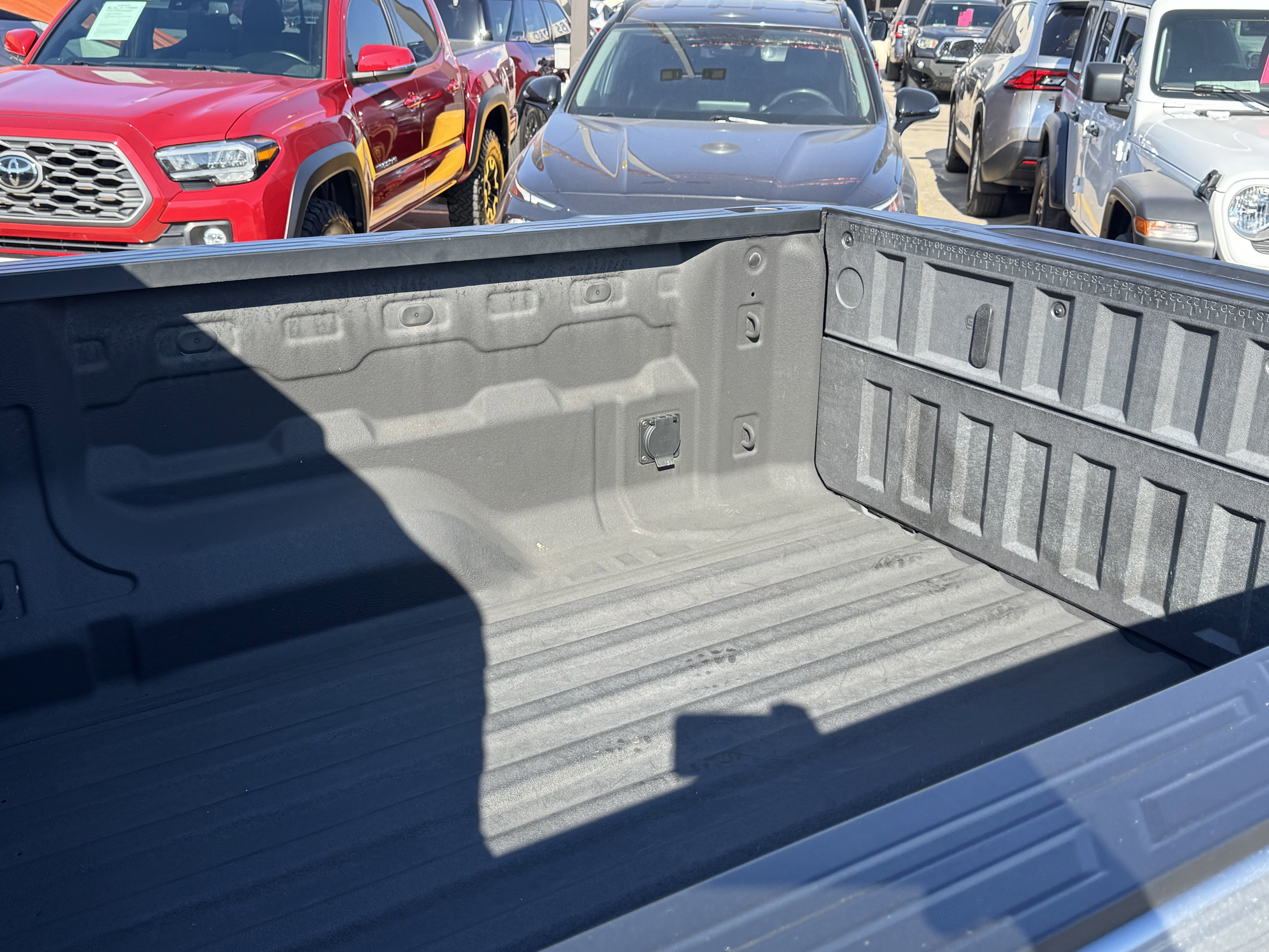 Used 2024 Chevrolet Colorado Z71 w/ Z71 Convenience Package 2 image 12