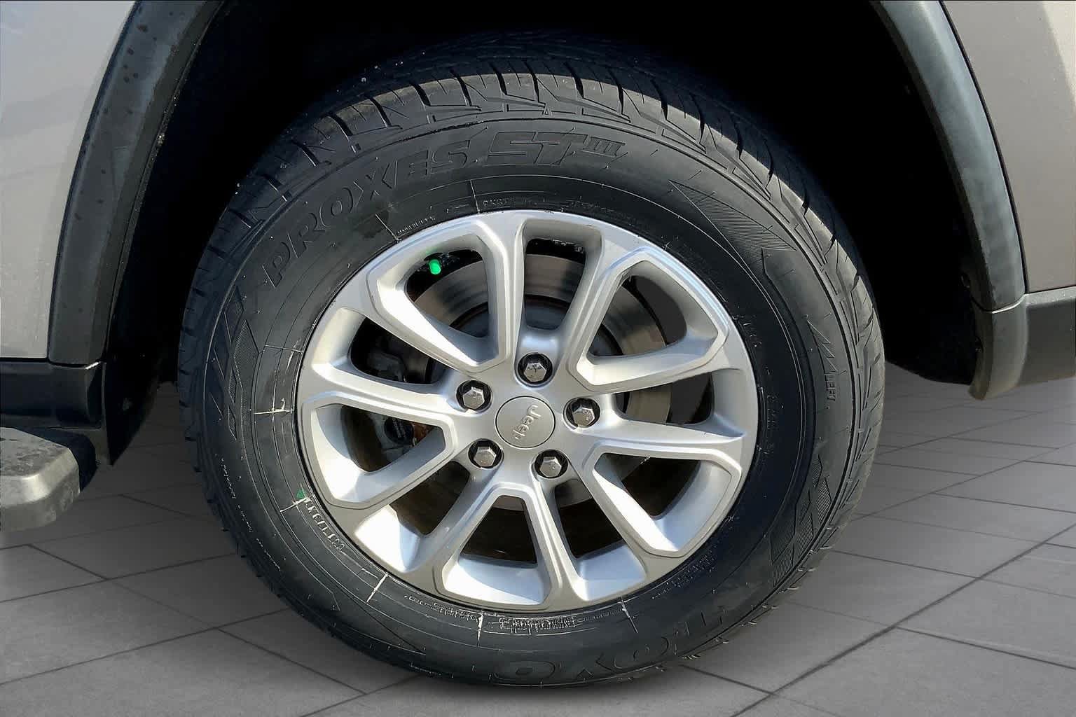 Used 2021 Jeep Grand Cherokee Laredo RWD image 11
