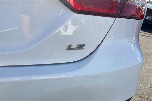 Used 2019 Toyota Camry LE image 10