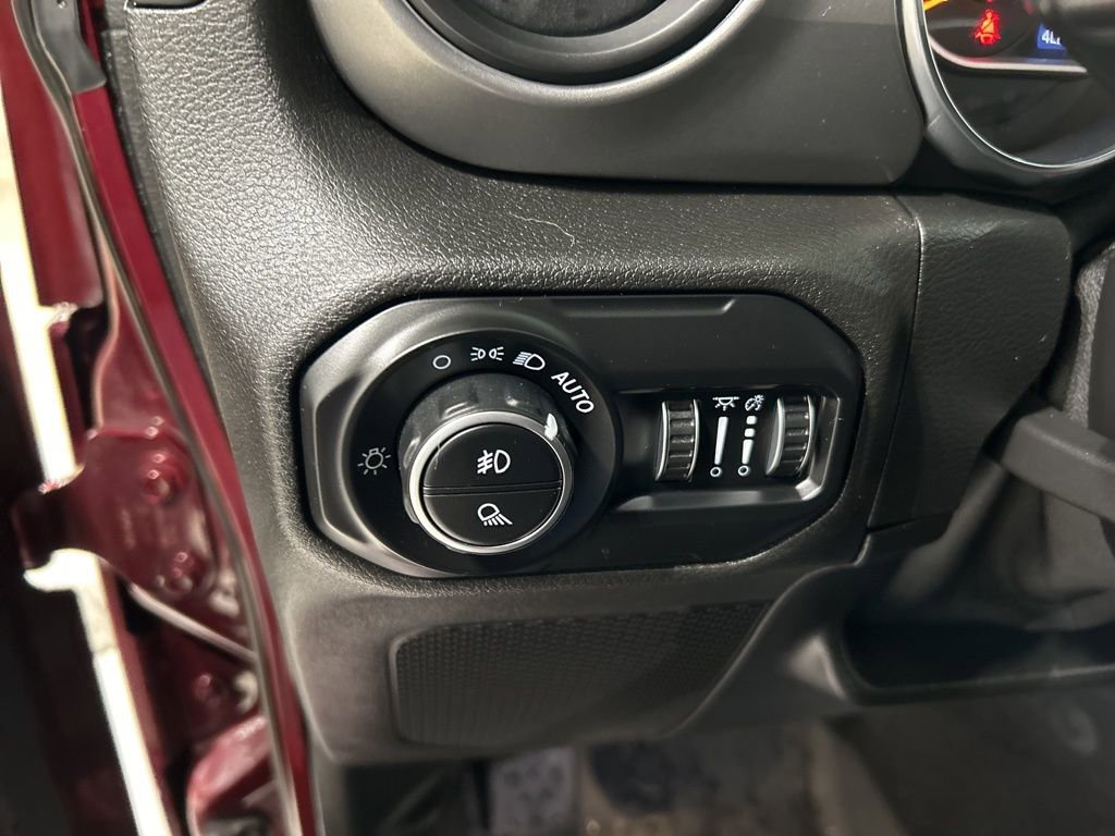 Used 2021 Jeep Gladiator Willys image 12