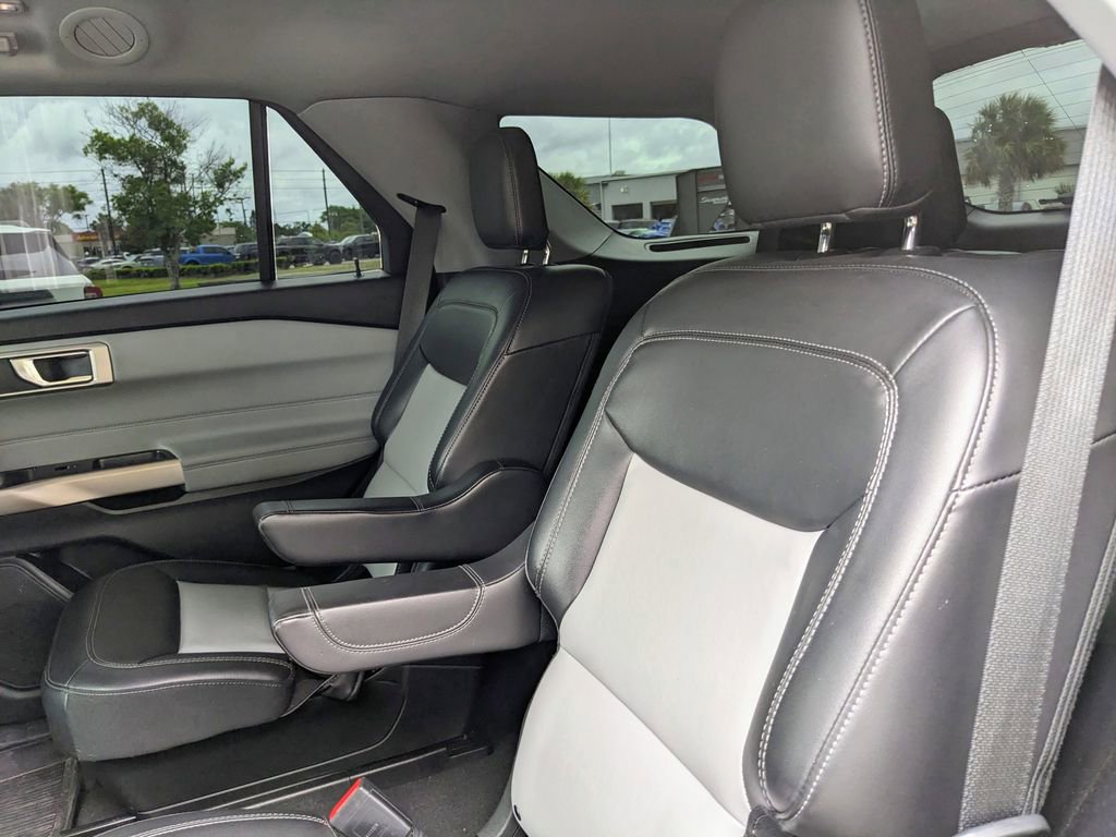 Certified 2022 Ford Explorer XLT w/ Equipment Group 202A image 19