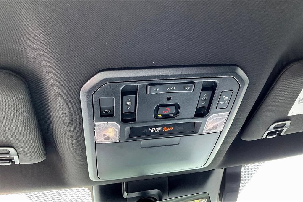 Used 2025 Toyota Sequoia Platinum AWD/4WD image 17