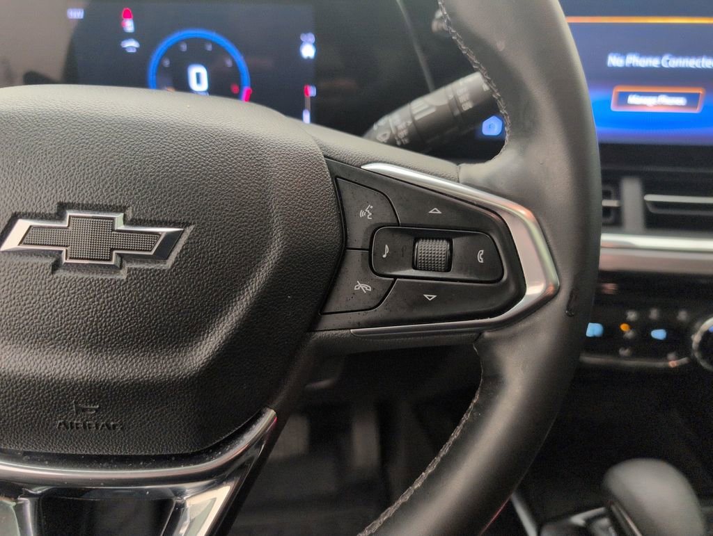 Used 2025 Chevrolet Trax ACTIV w/ Sunroof Package FWD image 37