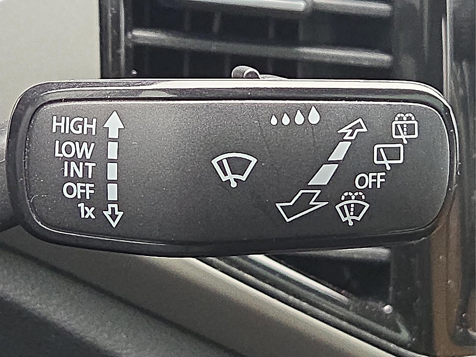 Used 2022 Volkswagen Atlas Cross Sport SEL Premium R-Line image 21