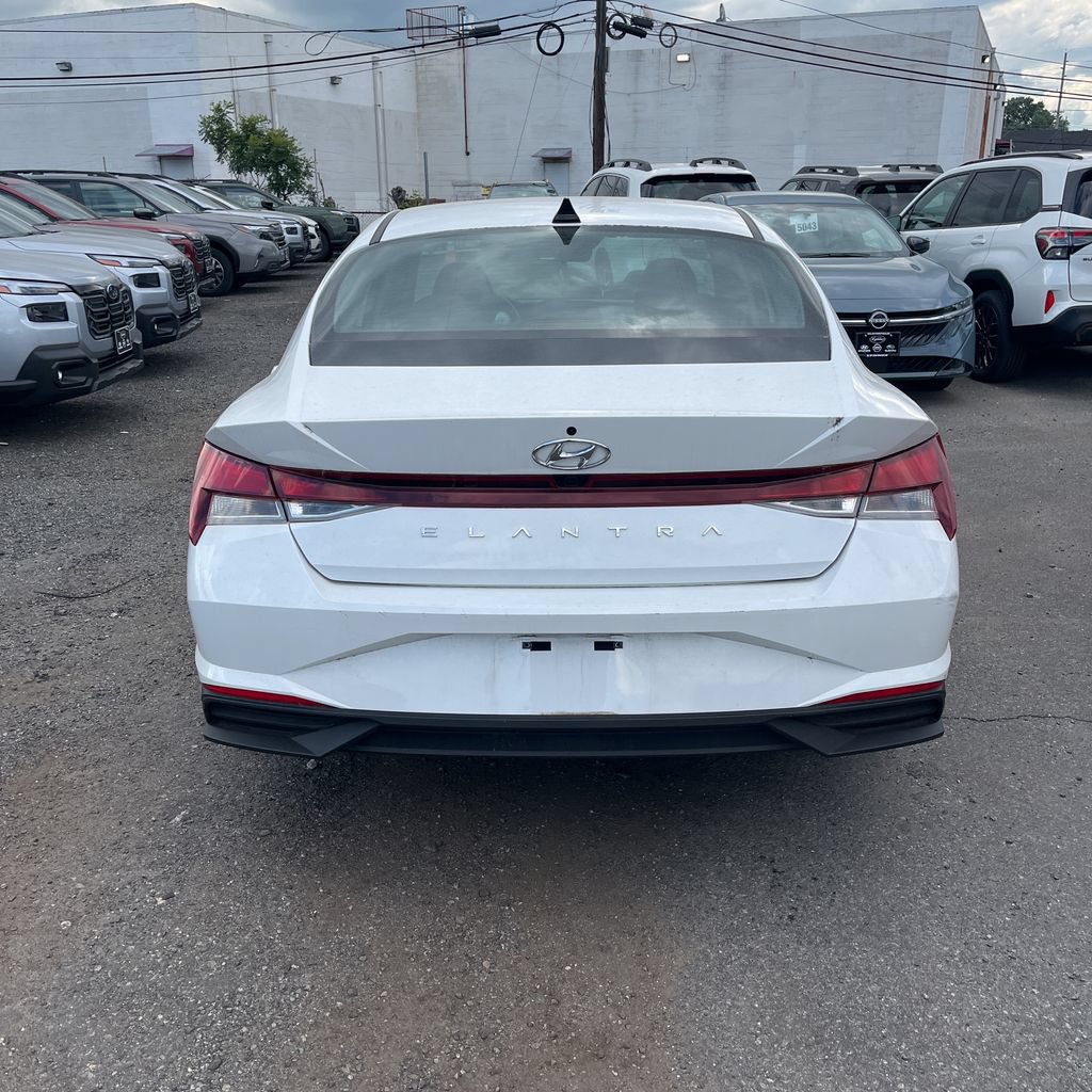 Used 2023 Hyundai Elantra SEL w/ Convenience Package FWD image 5