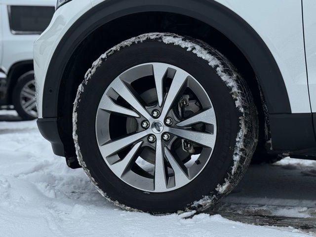 Certified 2020 Ford Explorer Platinum w/ Premium Technology Package image 48