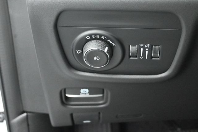 Used 2023 Jeep Grand Cherokee L Summit AWD/4WD image 11