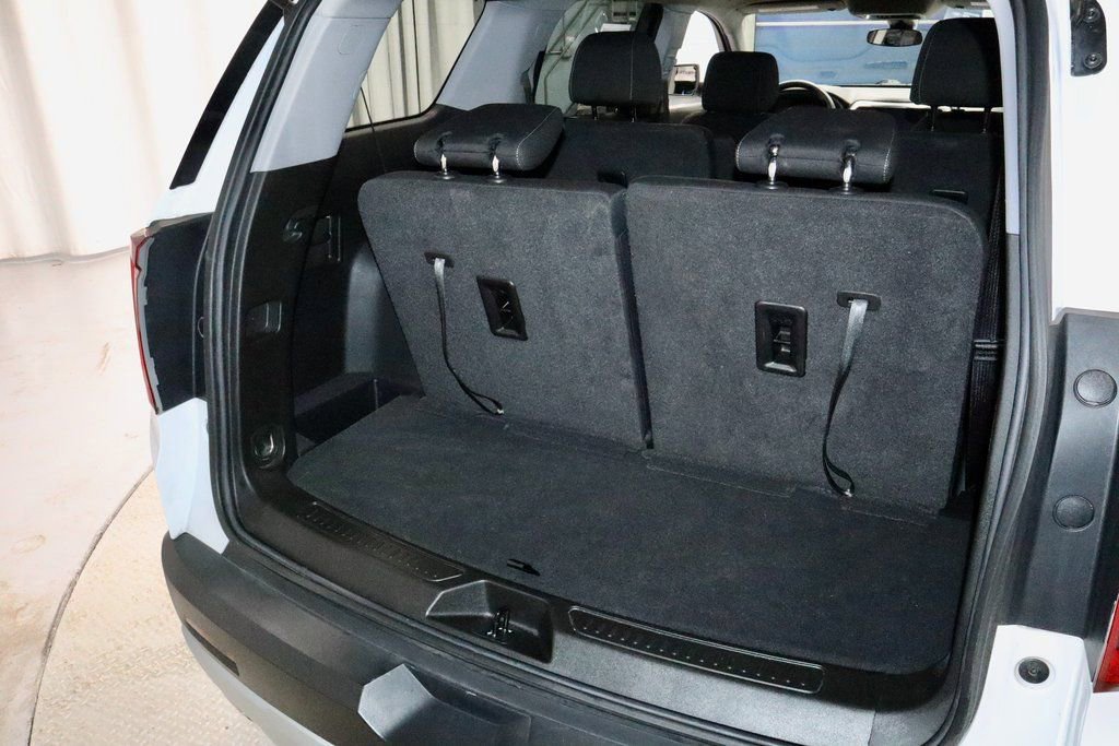 Used 2023 GMC Acadia SLE image 17