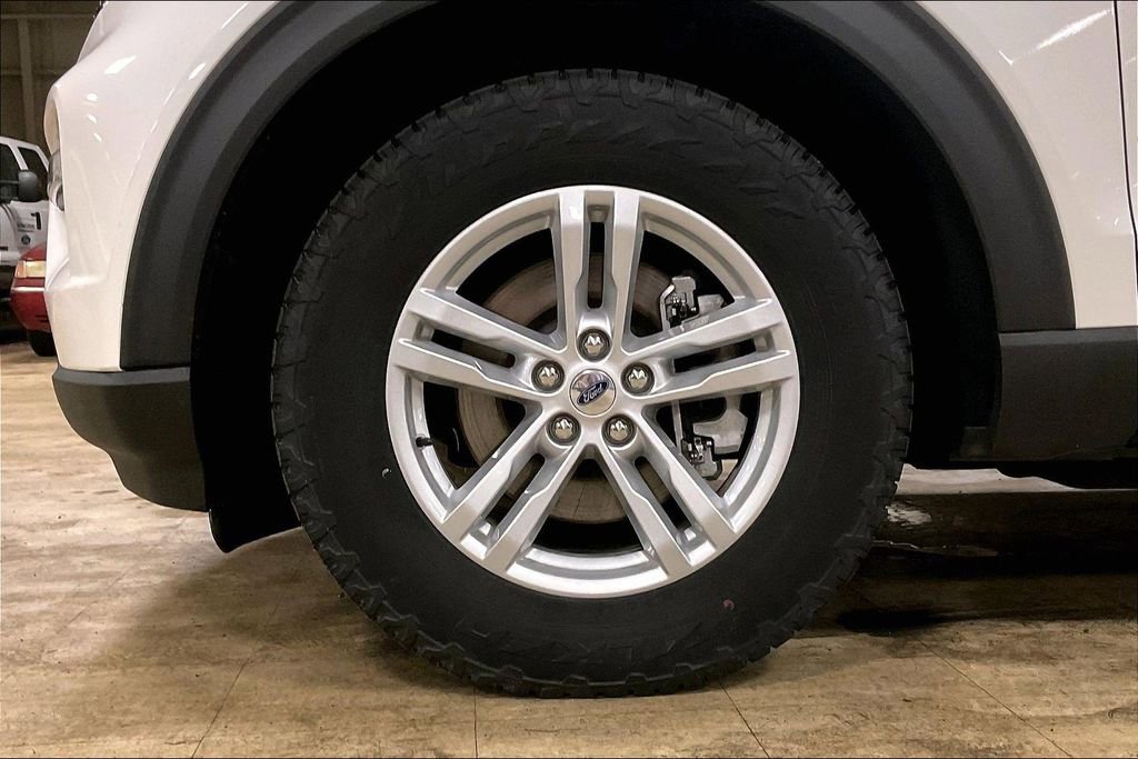 Certified 2020 Ford Explorer XLT w/ Equipment Group 202A AWD/4WD image 9