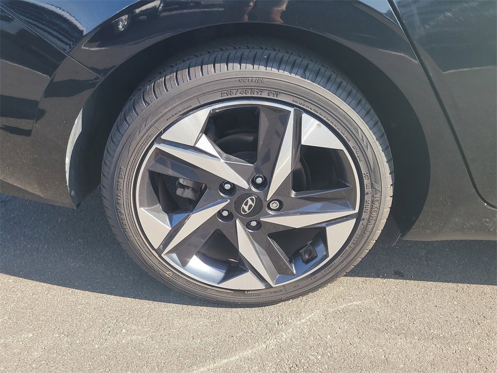 Used 2022 Hyundai Elantra SEL w/ Convenience + Premium Package image 5