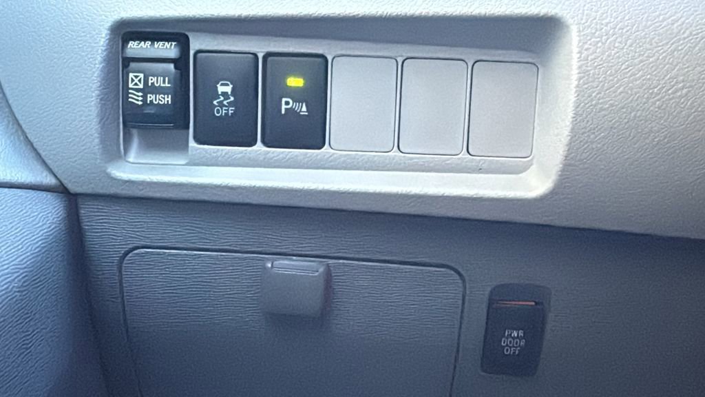 Used 2020 Toyota Sienna XLE w/ XLE Navigation Package image 17