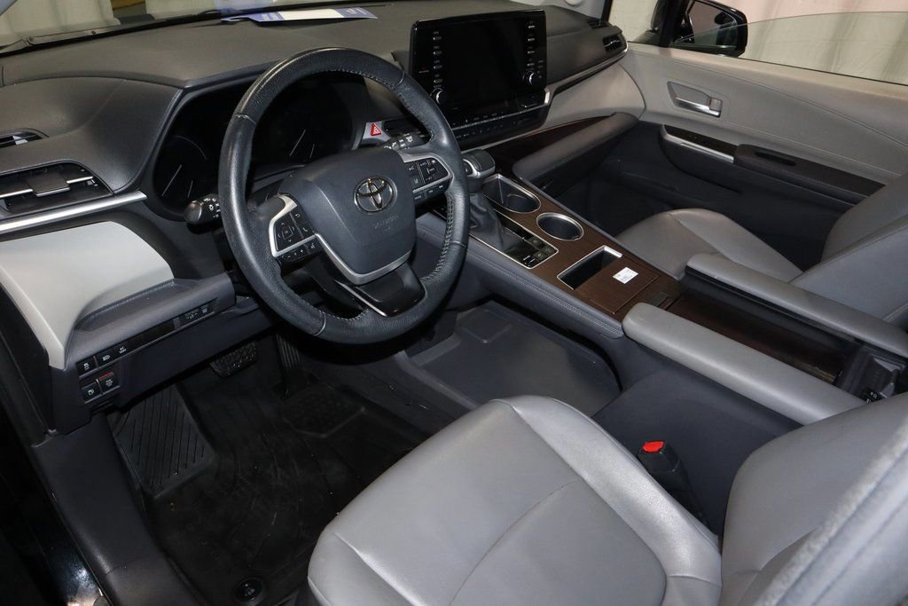 Used 2022 Toyota Sienna XLE w/ XLE Plus Package image 26