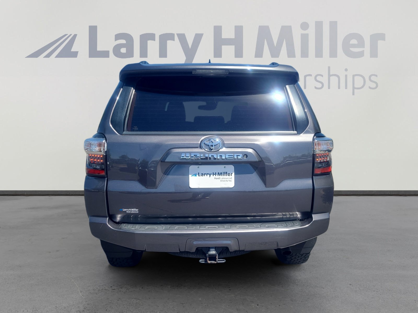Used 2020 Toyota 4Runner SR5 AWD/4WD image 4