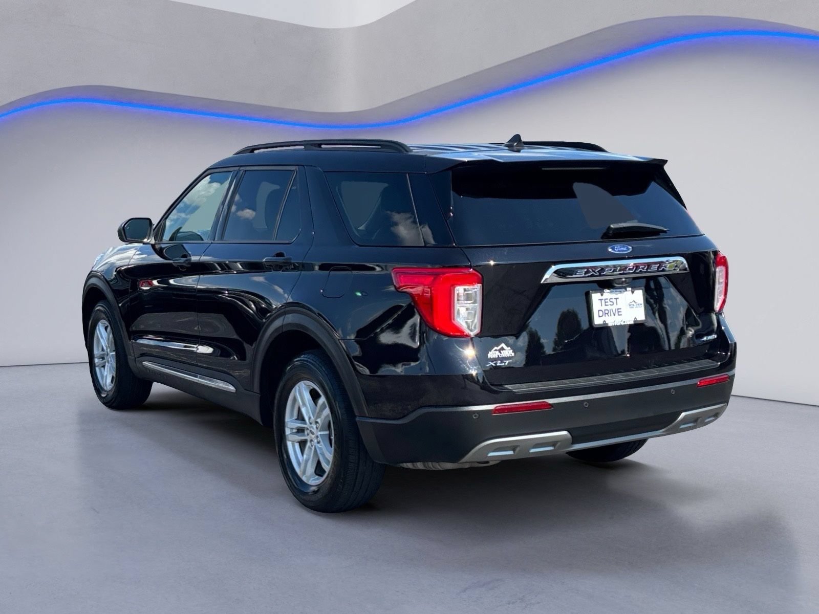 Certified 2023 Ford Explorer XLT w/ Equipment Group 202A AWD/4WD image 3