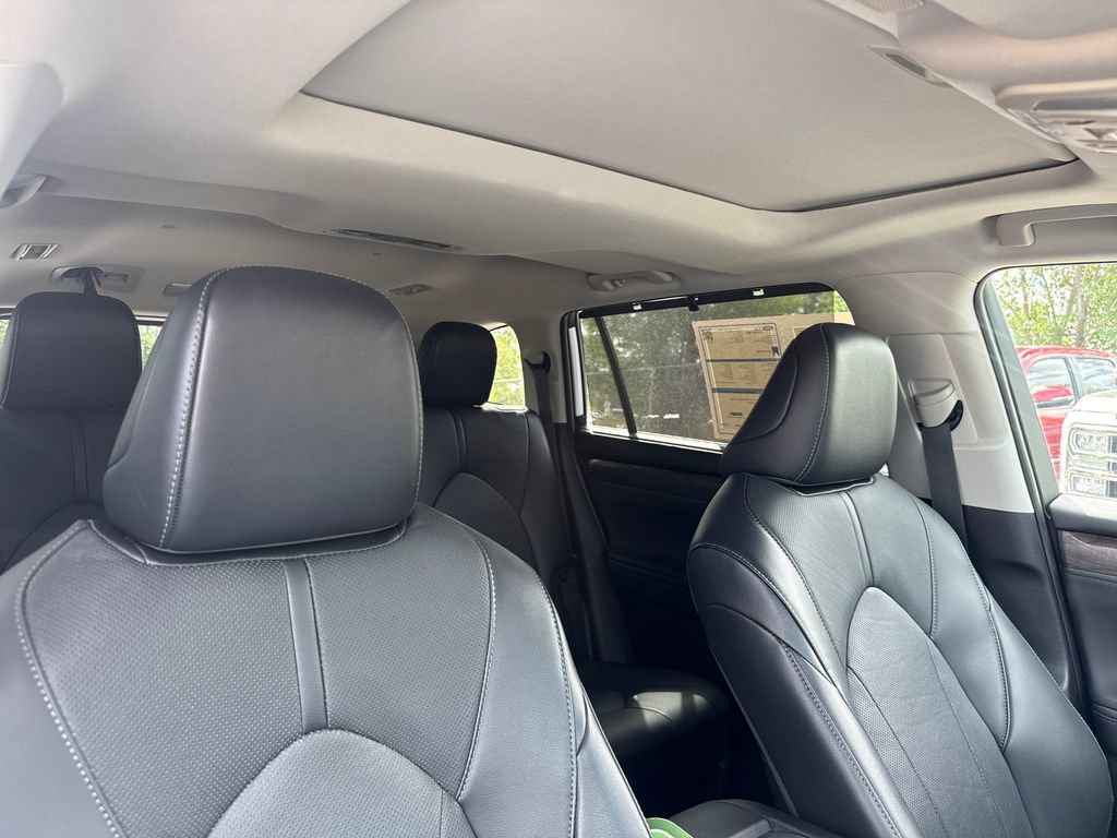 Used 2023 Toyota Highlander Limited AWD/4WD image 33