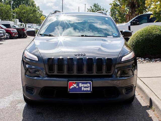 Used 2017 Jeep Cherokee Sport FWD image 2
