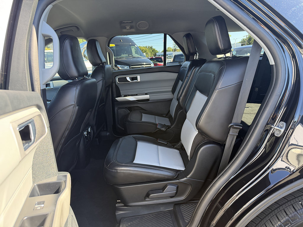 Certified 2022 Ford Explorer XLT w/ Equipment Group 202A AWD/4WD image 12