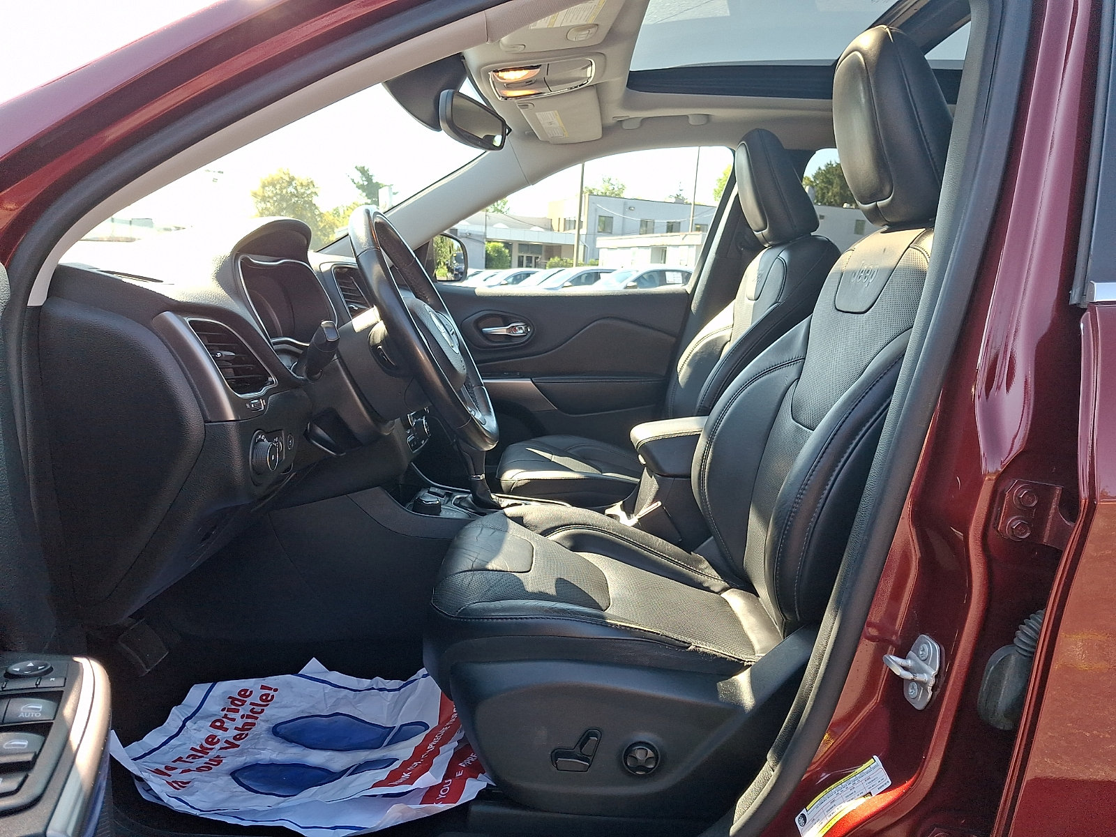 Used 2019 Jeep Cherokee Limited AWD/4WD image 14