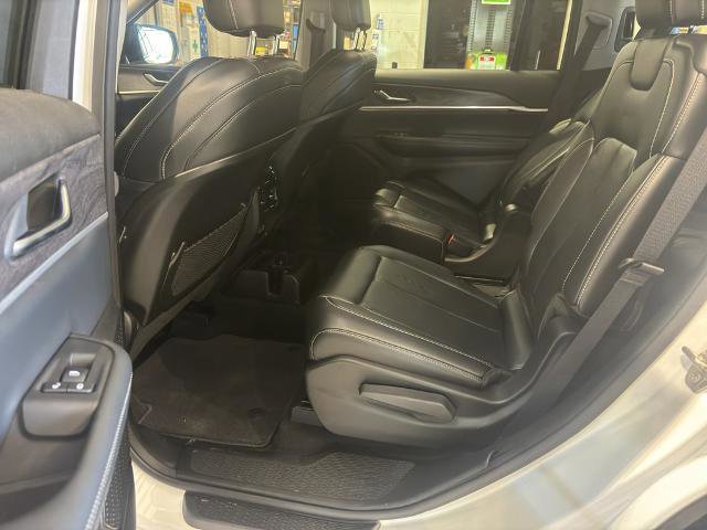 Used 2023 Jeep Grand Cherokee L Limited w/ Trailer Tow Group (B) image 10