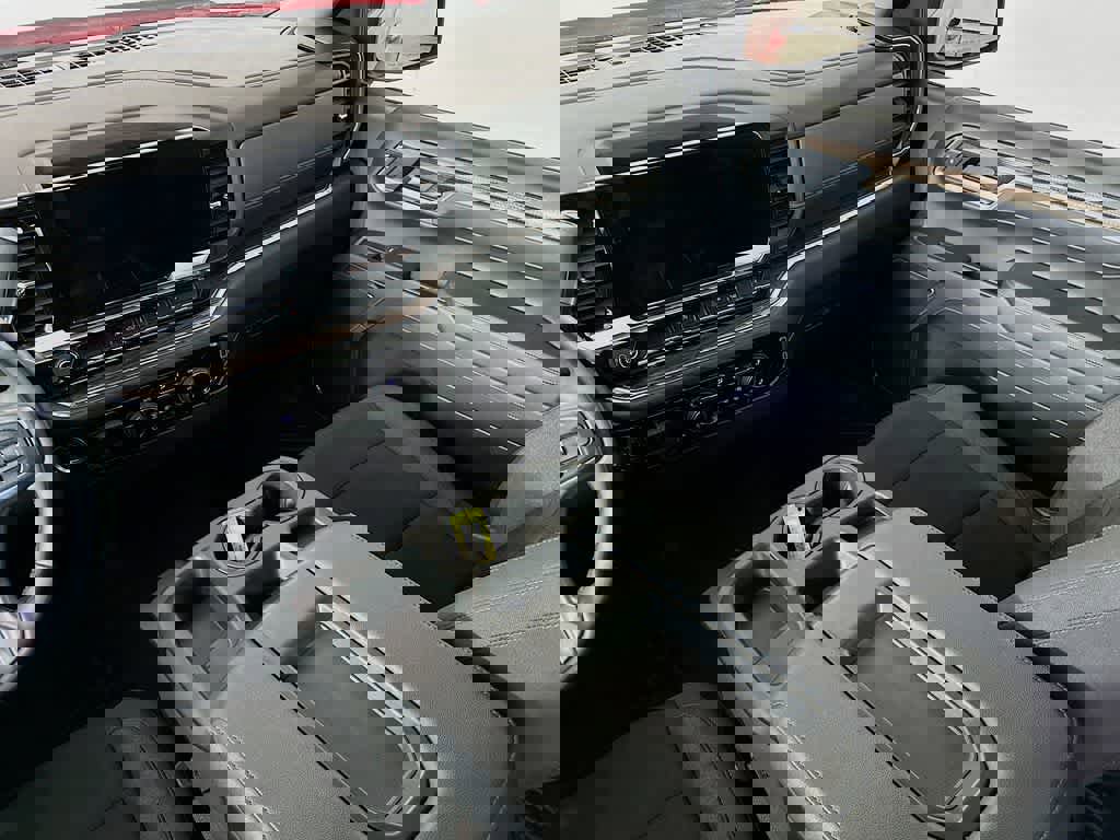 Used 2025 Chevrolet Silverado 1500 LT image 11