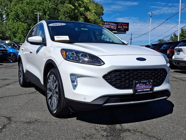 Certified 2022 Ford Escape Titanium w/ Class II Trailer Tow Package AWD/4WD image 2