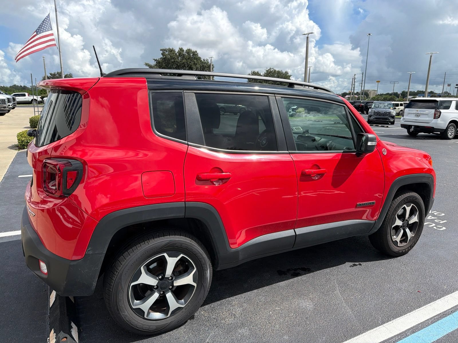 Used 2019 Jeep Renegade Trailhawk w/ UConnect 8.4 Nav Group AWD/4WD image 10