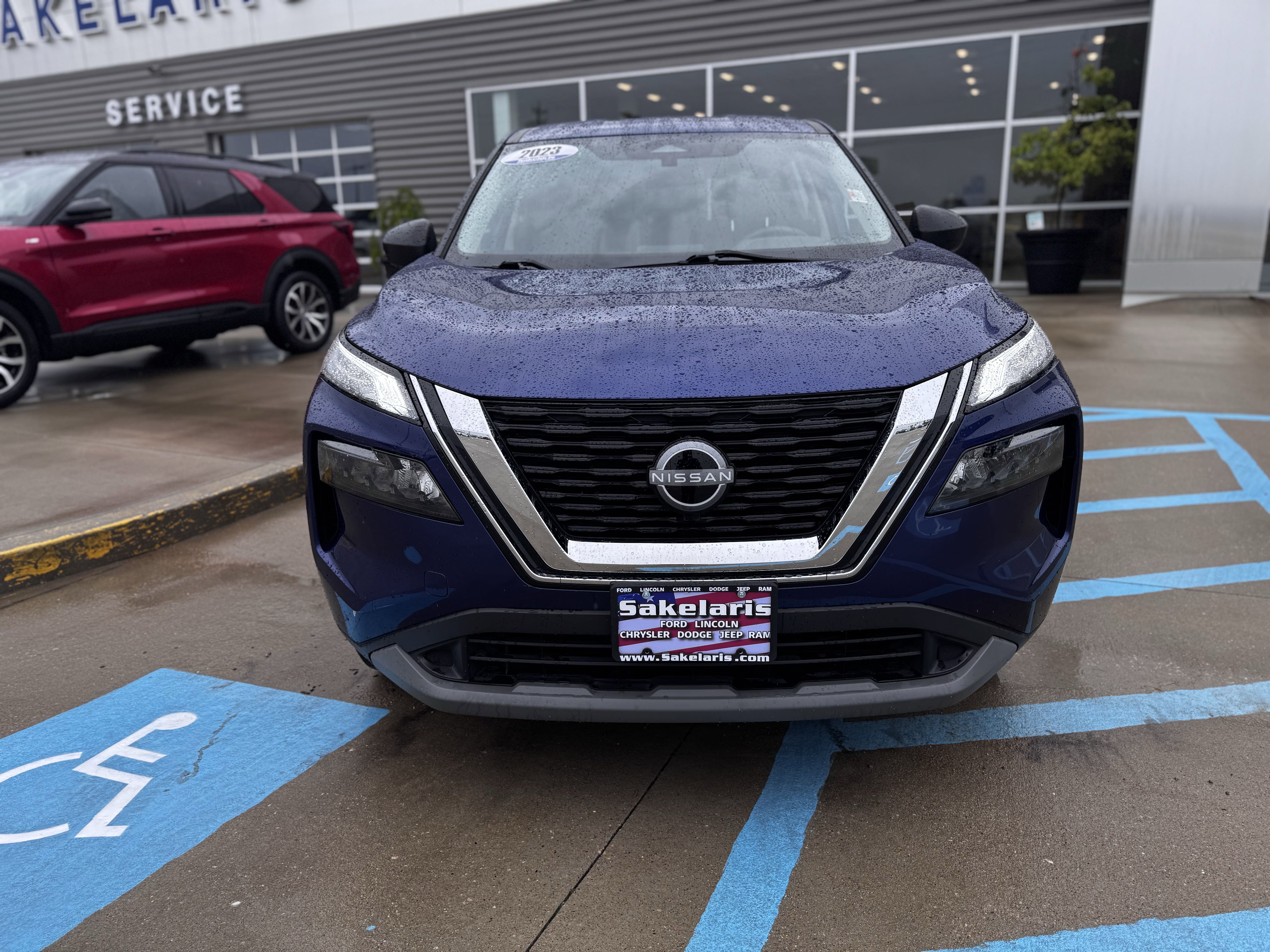 Used 2023 Nissan Rogue S image 2