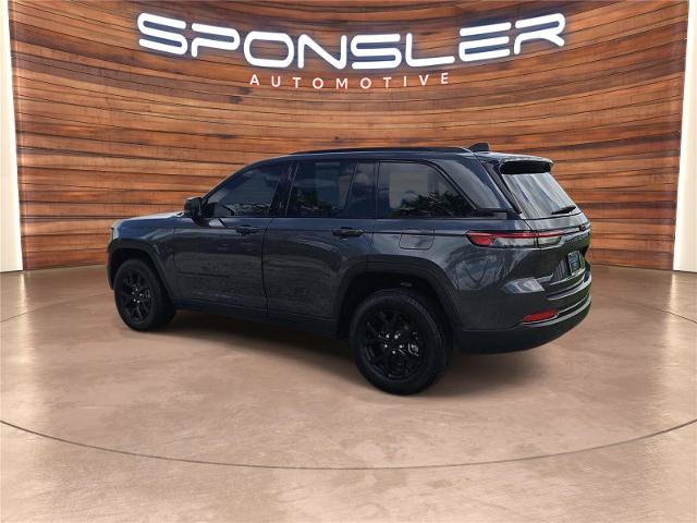 Used 2024 Jeep Grand Cherokee Altitude AWD/4WD image 3