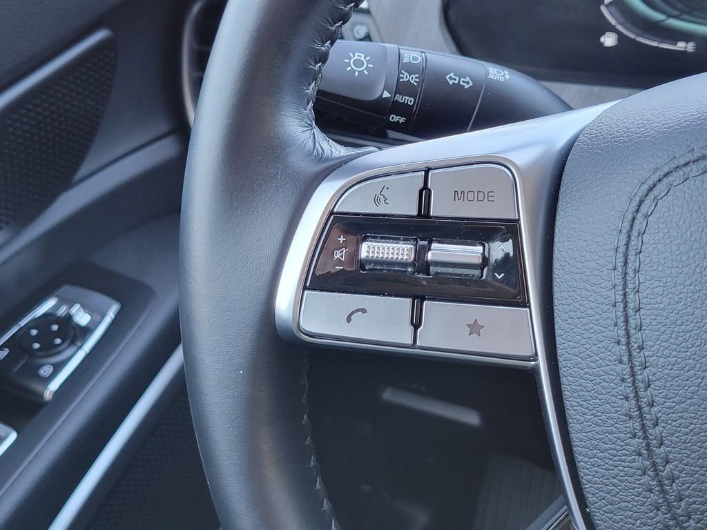 Used 2024 Kia Telluride EX w/ EX Captain's Chair Package image 31