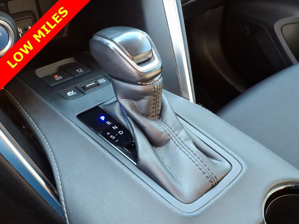 Used 2021 Toyota Venza LE w/ Carpet Mat Package (TMS) image 19