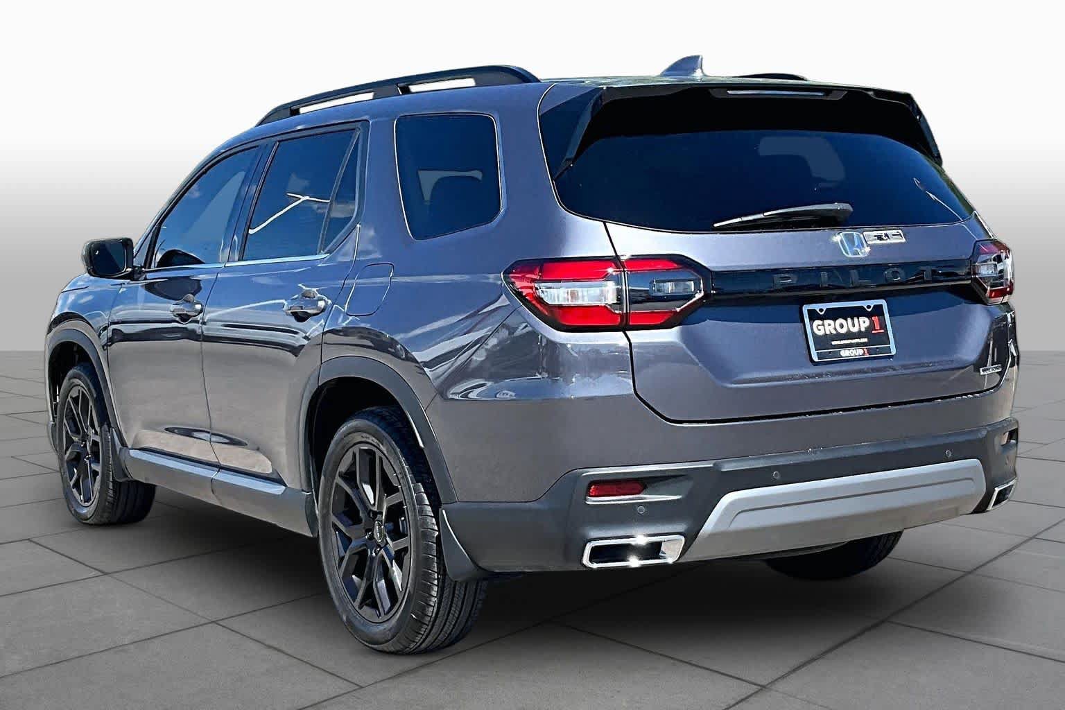 Used 2025 Honda Pilot Touring image 12