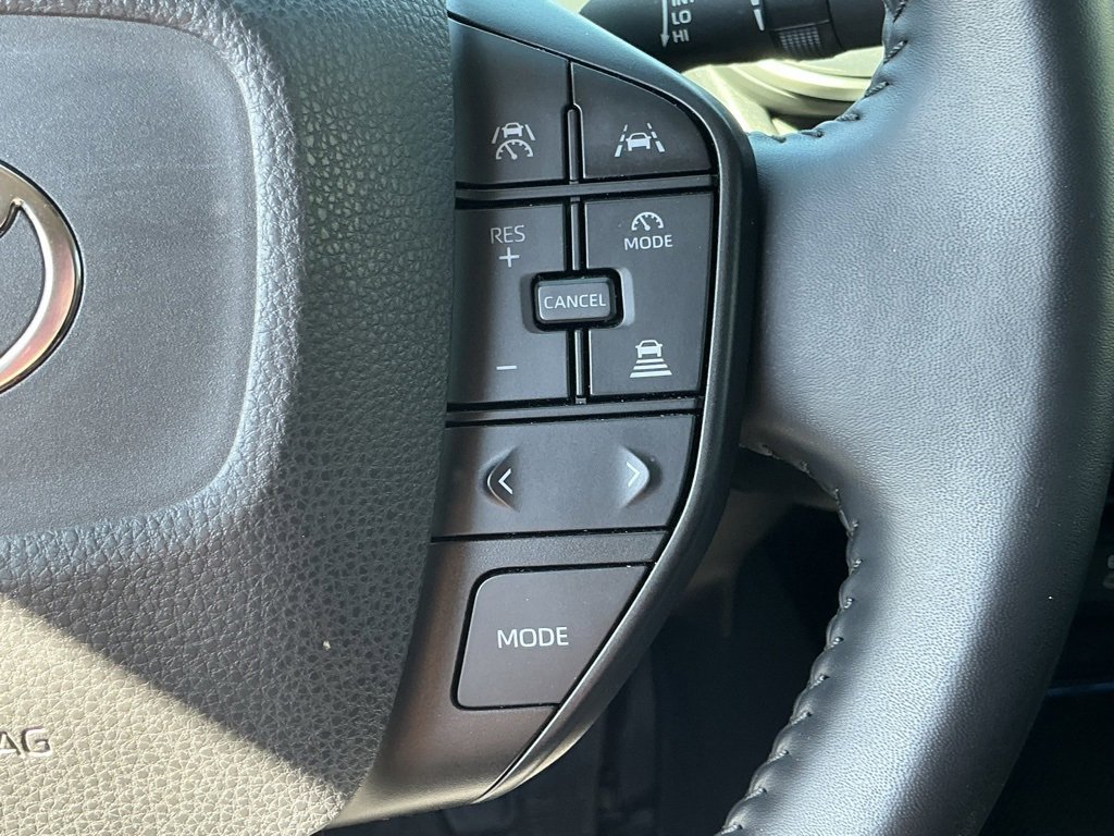 Used 2023 Toyota Prius LE image 32