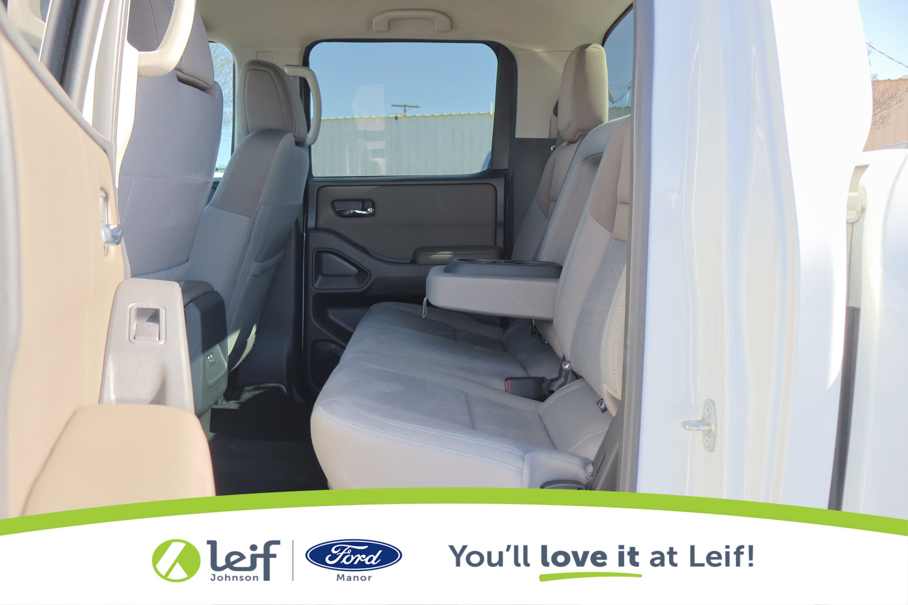 Used 2022 Nissan Frontier SV w/ Technology Package image 28