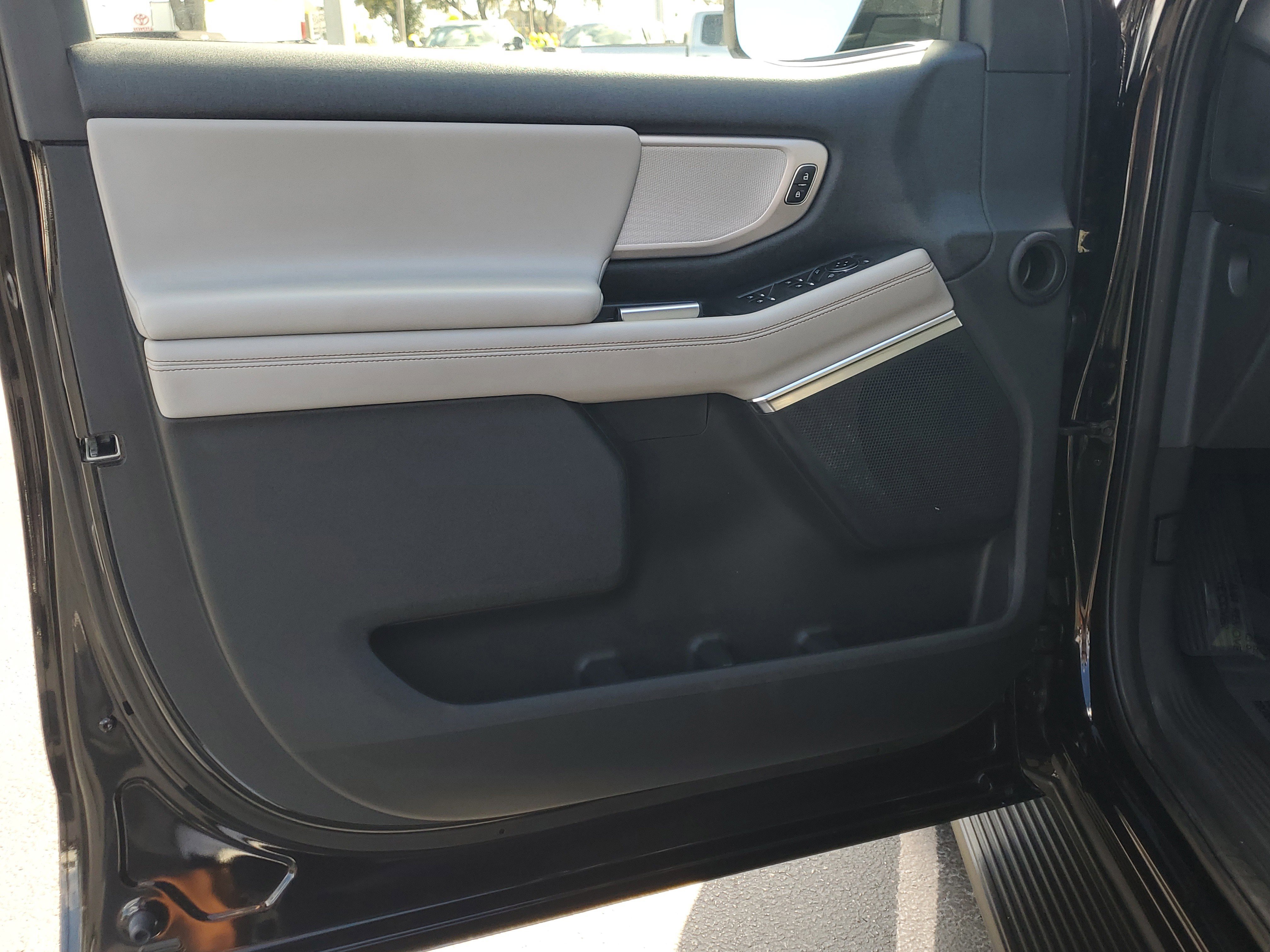 Certified 2025 Ford Expedition Active image 20