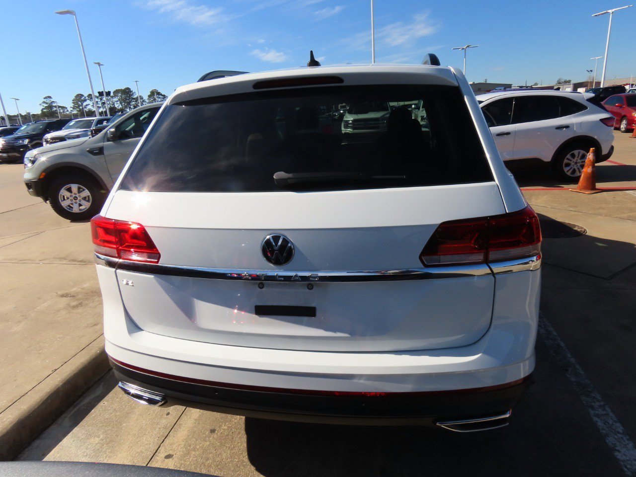 Used 2023 Volkswagen Atlas SE image 4