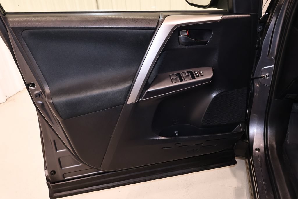 Used 2018 Toyota RAV4 LE w/ Carpet Mat Package AWD/4WD image 11