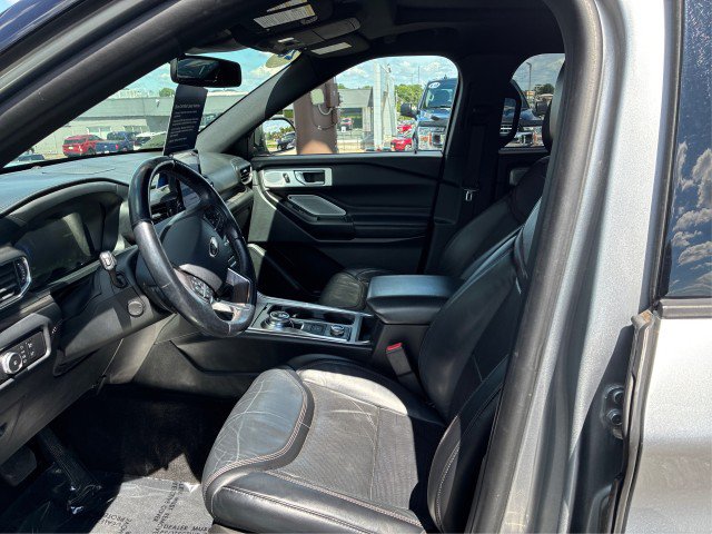 Certified 2020 Ford Explorer Platinum w/ Premium Technology Package AWD/4WD image 9