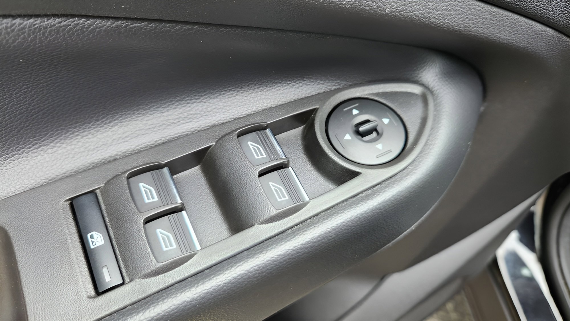 Certified 2019 Ford Escape SE image 14