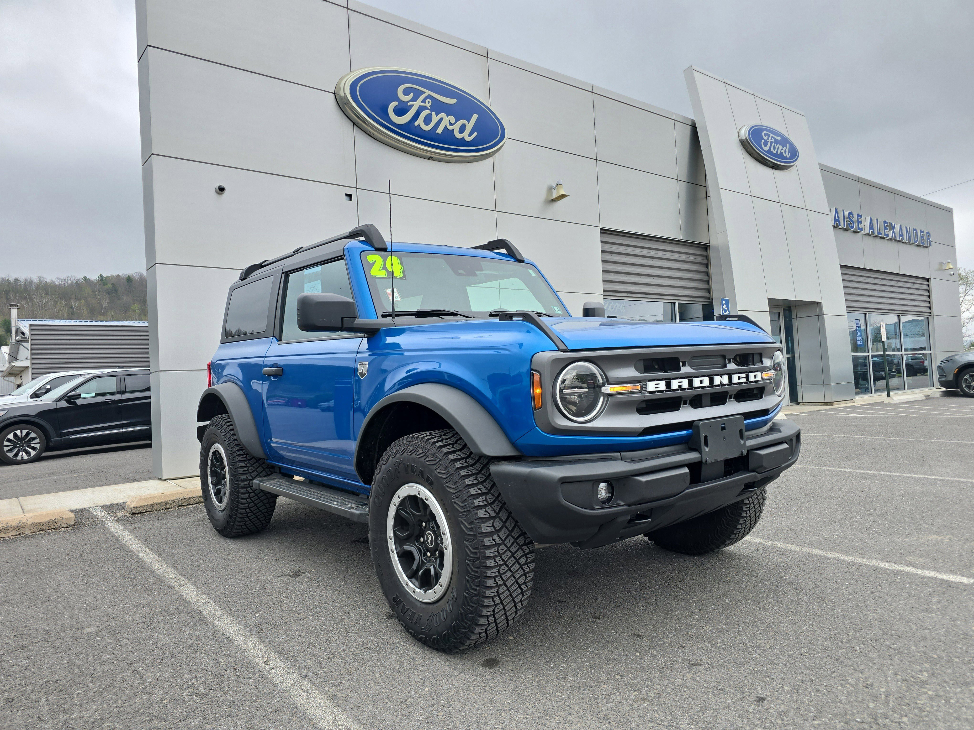 Certified 2024 Ford Bronco Big Bend w/ Sasquatch Package AWD/4WD image 1