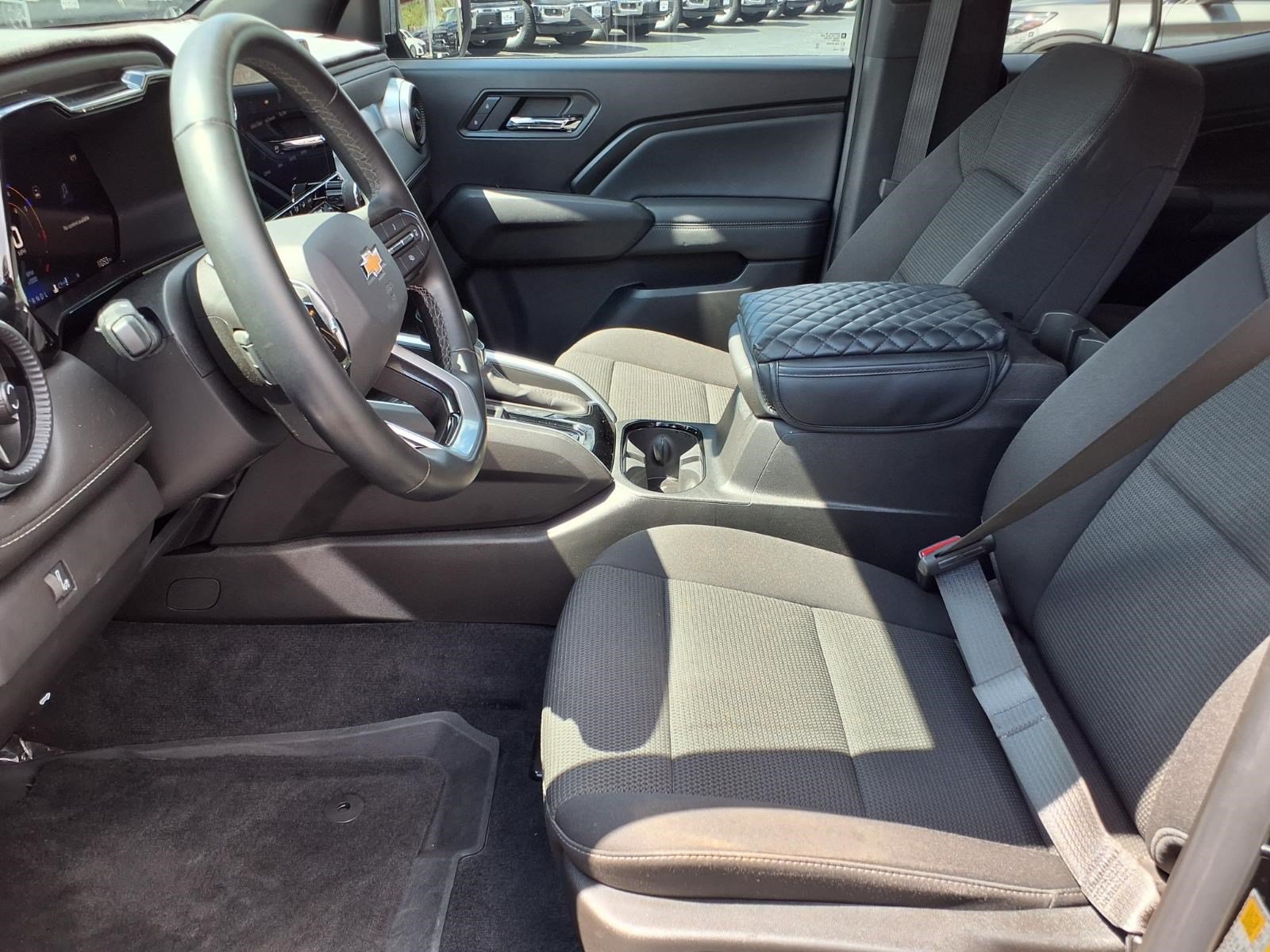 Used 2025 Chevrolet Colorado LT RWD image 14