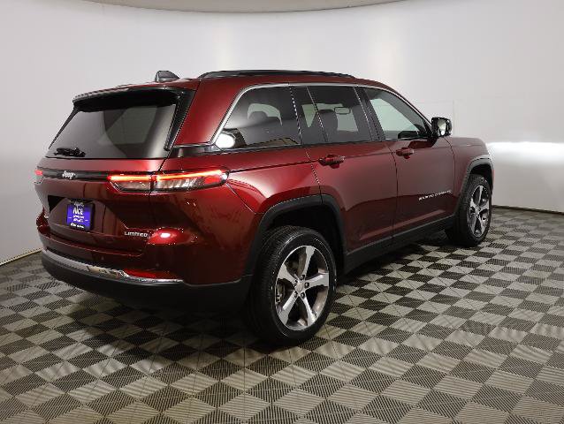 Used 2024 Jeep Grand Cherokee Limited AWD/4WD image 5
