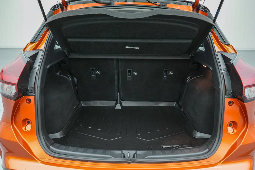 Used 2023 Nissan Kicks SR w/ SR Premium Package FWD image 20