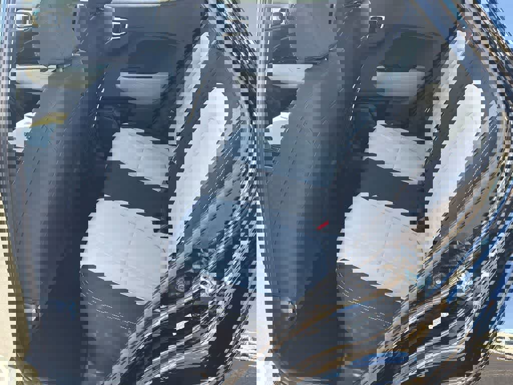 Used 2023 Hyundai Venue SEL image 17