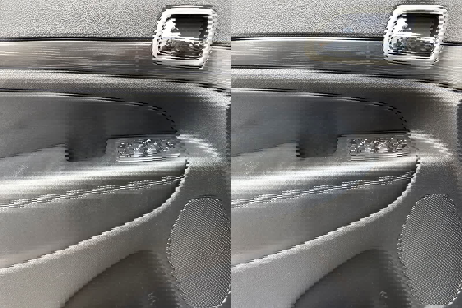 Used 2019 Jeep Grand Cherokee Altitude image 12