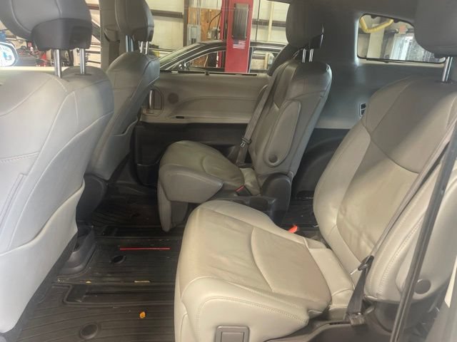 Used 2021 Toyota Sienna Limited FWD image 2